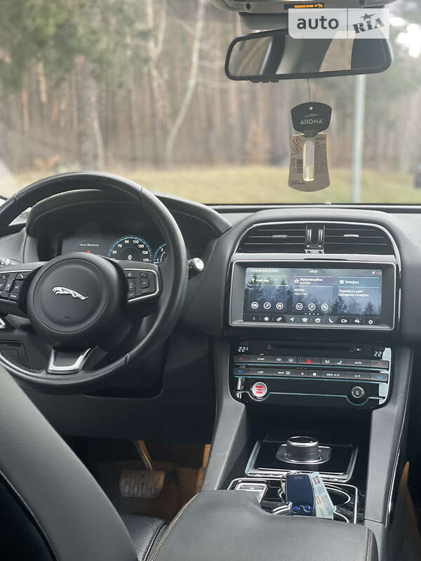 Позашляховик / Кросовер Jaguar F-Pace 2016 в Києві