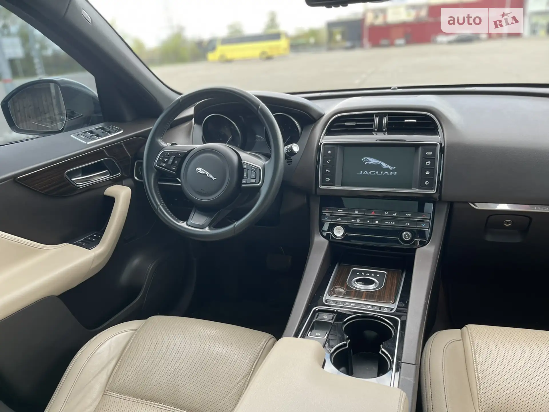 2016 Jaguar F-Pace - мініатюра 27