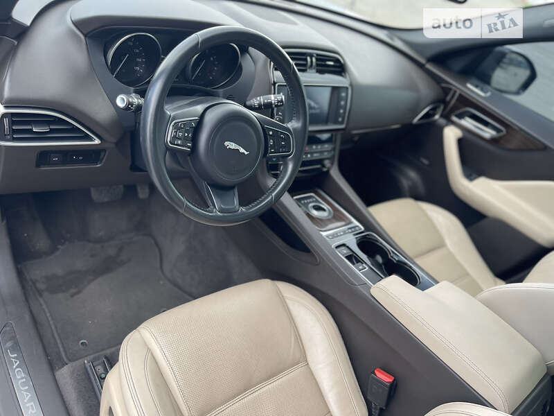 Позашляховик / Кросовер Jaguar F-Pace 2016 в Києві