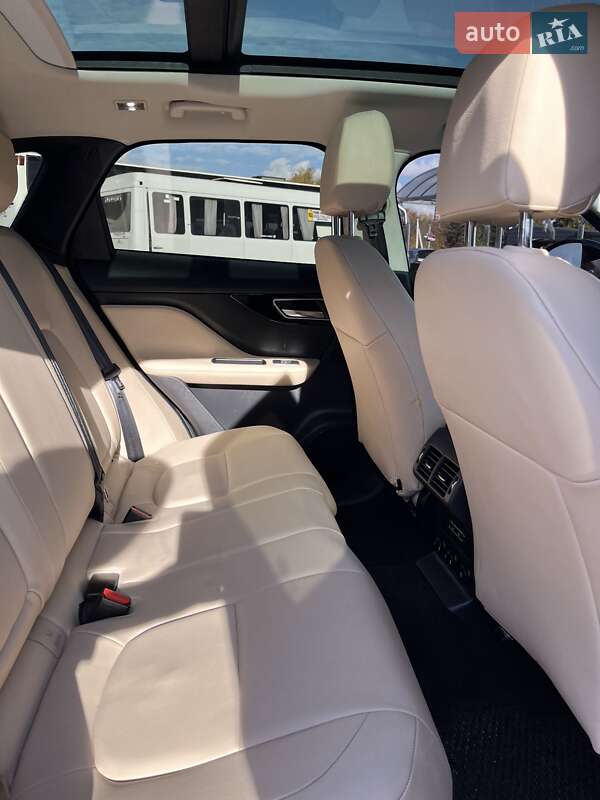 Позашляховик / Кросовер Jaguar F-Pace 2017 в Рівному