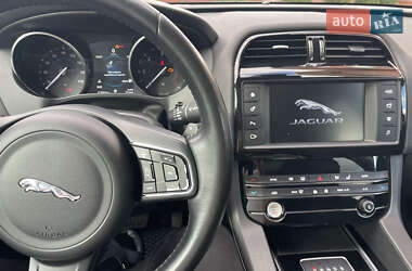 Внедорожник / Кроссовер Jaguar F-Pace 2017 в 
