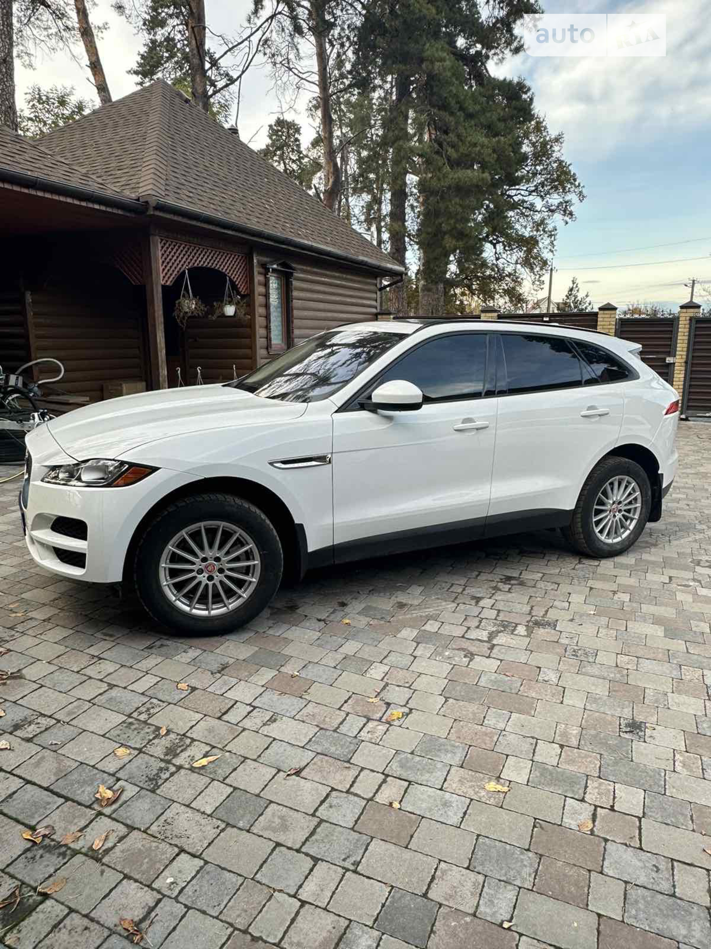 2017 Jaguar F-Pace - мініатюра 2