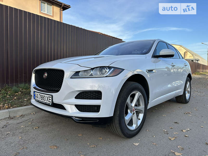 Jaguar F-Pace, photos from the listing