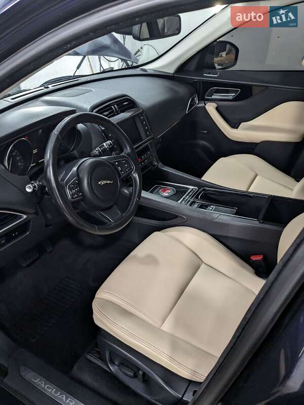Позашляховик / Кросовер Jaguar F-Pace 2017 в Рівному