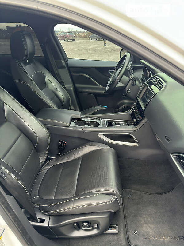 Позашляховик / Кросовер Jaguar F-Pace 2016 в Харкові