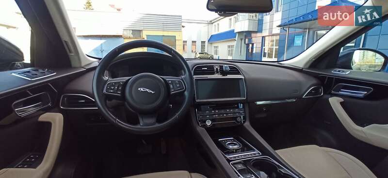 Внедорожник / Кроссовер Jaguar F-Pace 2016 в Ивано-Франковске