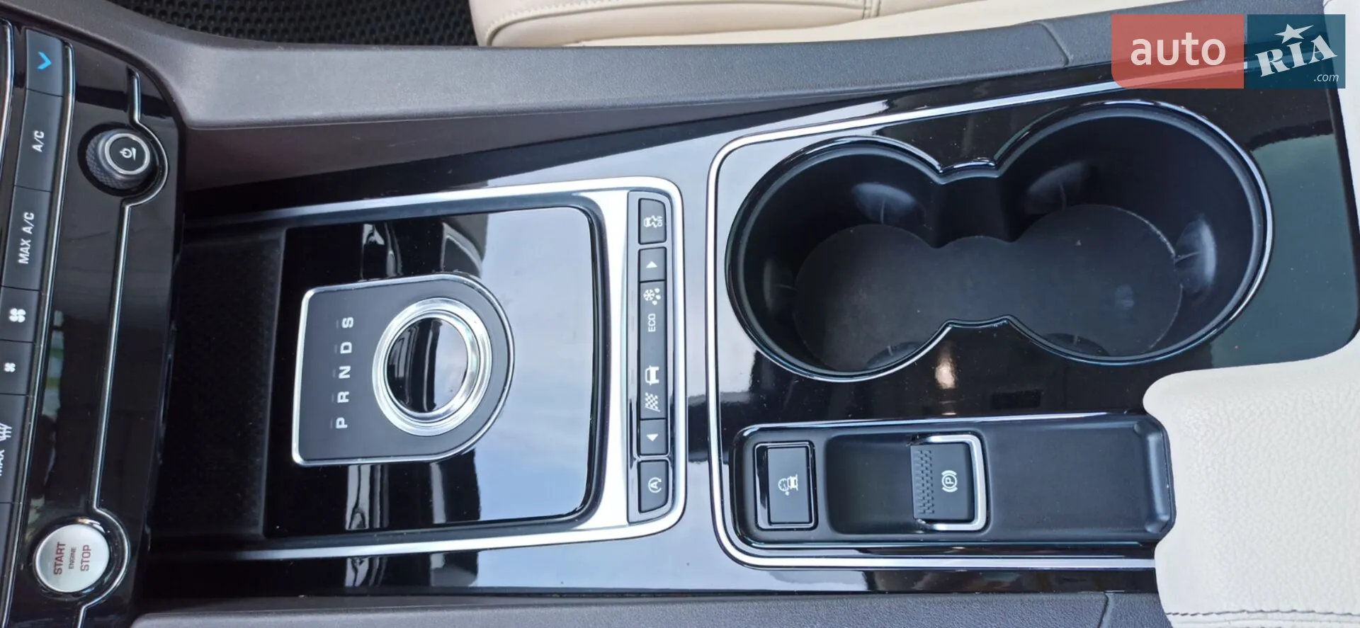 2016 Jaguar F-Pace - мініатюра 21
