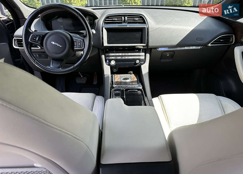 Позашляховик / Кросовер Jaguar F-Pace 2016 в Києві