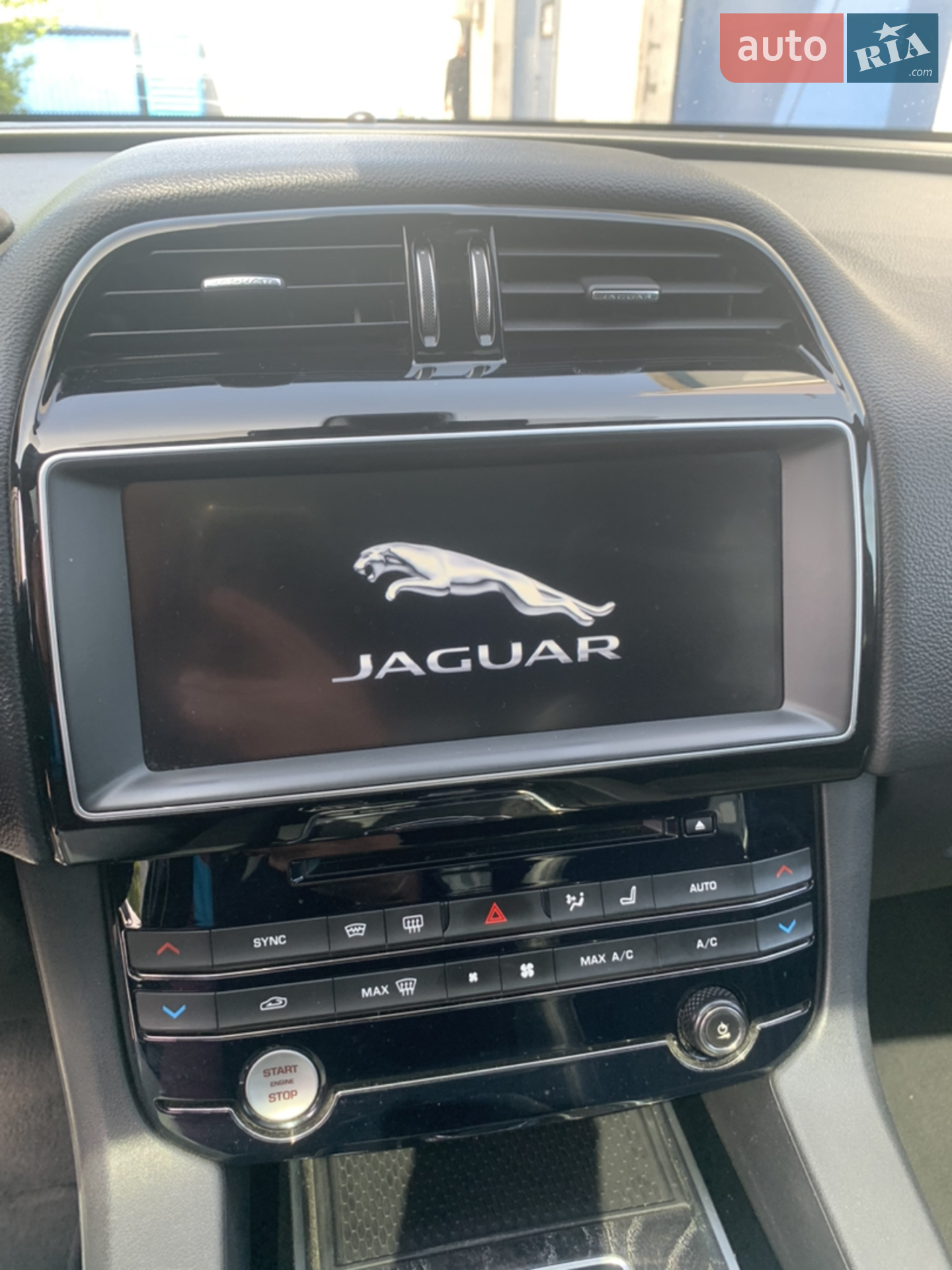 2016 Jaguar F-Pace - мініатюра 23
