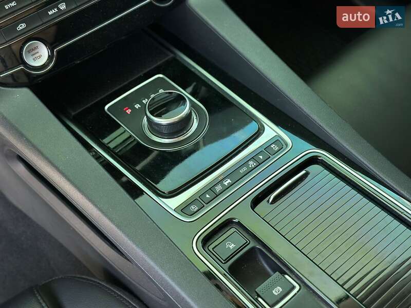 Позашляховик / Кросовер Jaguar F-Pace 2017 в Києві