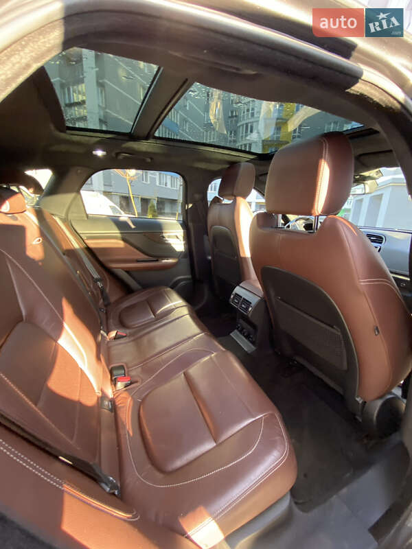 Внедорожник / Кроссовер Jaguar F-Pace 2017 в Ивано-Франковске