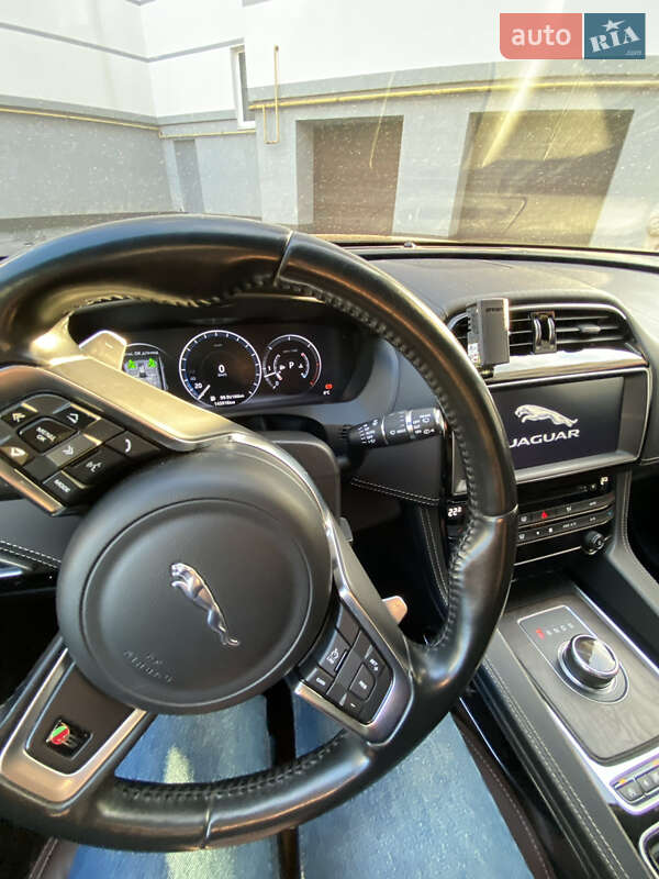 Внедорожник / Кроссовер Jaguar F-Pace 2017 в Ивано-Франковске