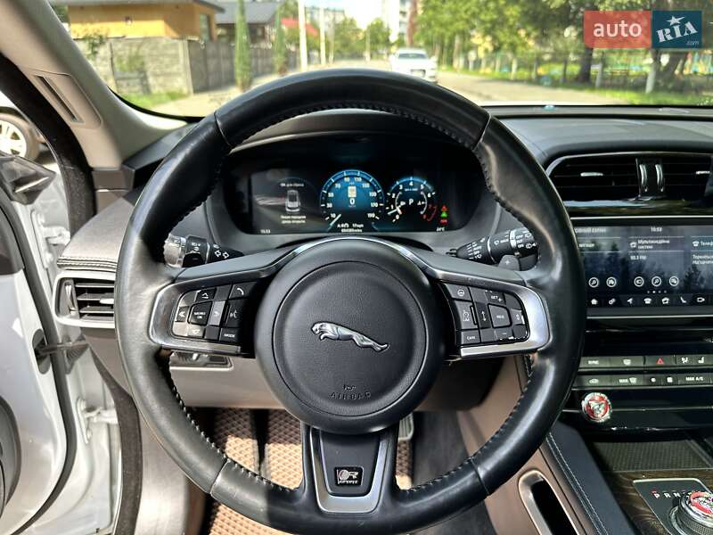Позашляховик / Кросовер Jaguar F-Pace 2016 в Львові