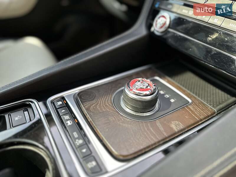 Позашляховик / Кросовер Jaguar F-Pace 2016 в Львові