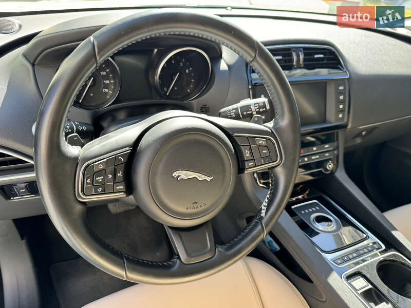 Внедорожник / Кроссовер Jaguar F-Pace 2016 в Львове