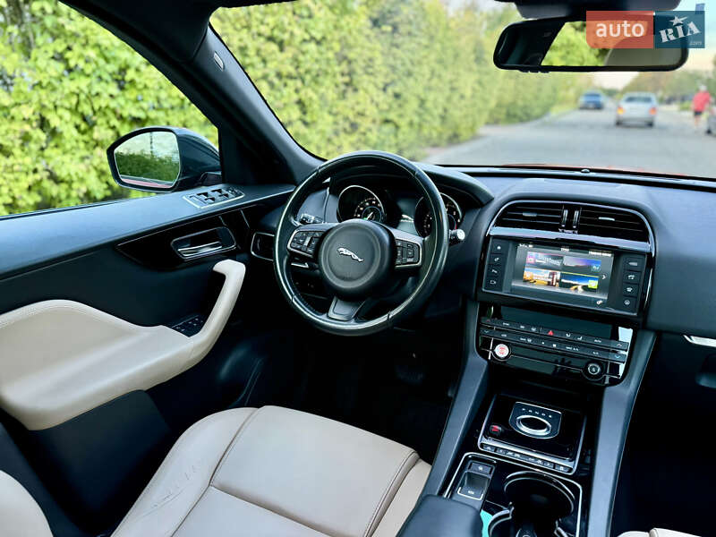 Позашляховик / Кросовер Jaguar F-Pace 2016 в Львові