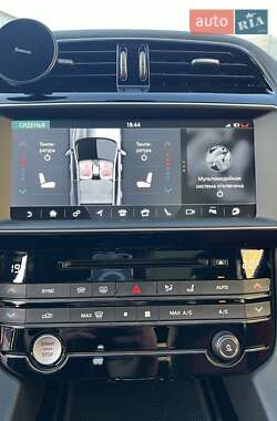 Внедорожник / Кроссовер Jaguar F-Pace 2016 в 