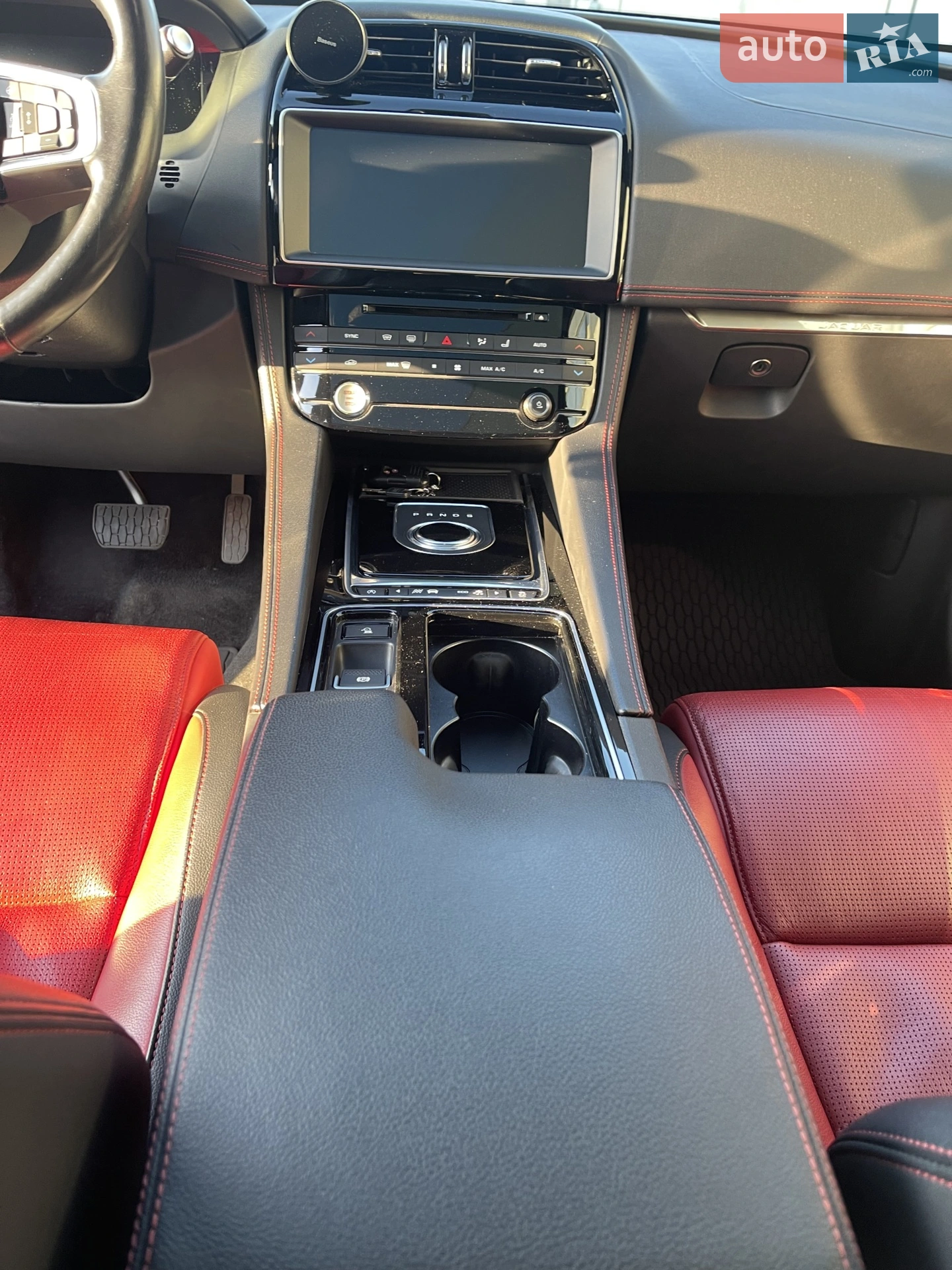 2016 Jaguar F-Pace - мініатюра 50
