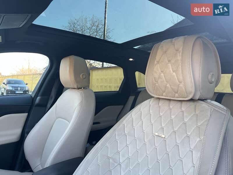 Позашляховик / Кросовер Jaguar F-Pace 2016 в Києві