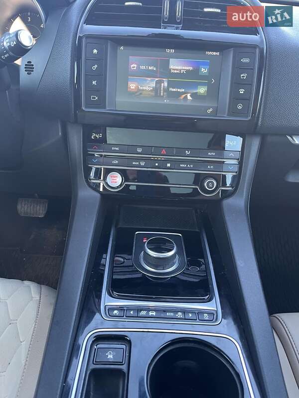 Позашляховик / Кросовер Jaguar F-Pace 2016 в Києві
