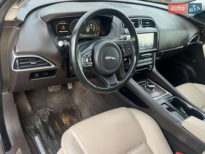 Внедорожник / Кроссовер Jaguar F-Pace 2016 в Киеве фото 39 Внедорожник / Кроссовер Jaguar F-Pace 2016 в Киеве