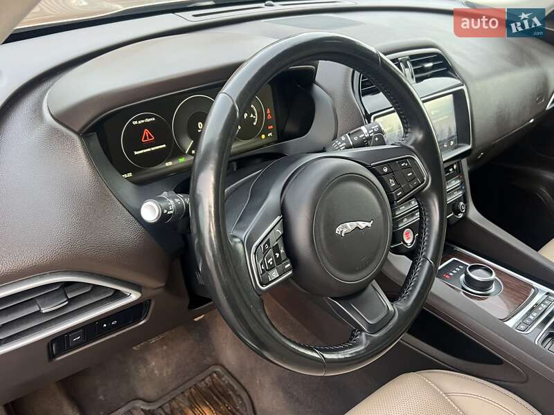 Внедорожник / Кроссовер Jaguar F-Pace 2016 в Киеве фото 41 Внедорожник / Кроссовер Jaguar F-Pace 2016 в Киеве