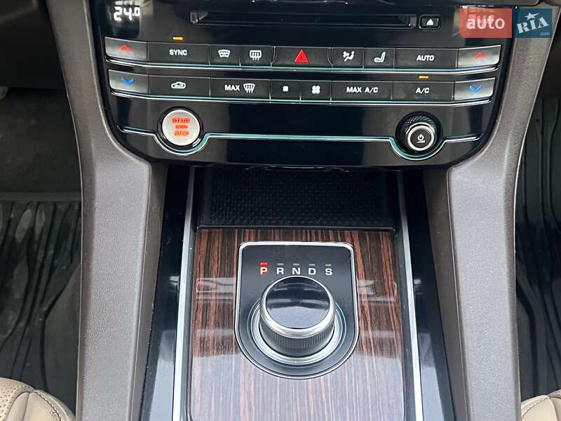 Внедорожник / Кроссовер Jaguar F-Pace 2016 в Киеве фото 64 Внедорожник / Кроссовер Jaguar F-Pace 2016 в Киеве