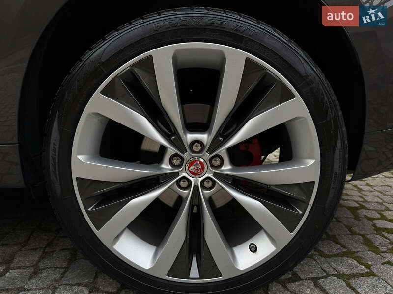Позашляховик / Кросовер Jaguar F-Pace 2016 в Запоріжжі