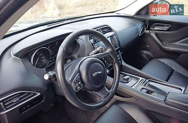 Внедорожник / Кроссовер Jaguar F-Pace 2017 в 