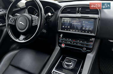 Внедорожник / Кроссовер Jaguar F-Pace 2018 в 