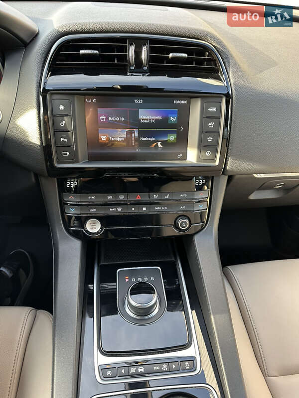 Внедорожник / Кроссовер Jaguar F-Pace 2016 в Черновцах фото 17 Внедорожник / Кроссовер Jaguar F-Pace 2016 в Черновцах