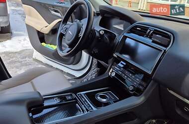 Внедорожник / Кроссовер Jaguar F-Pace 2017 в 