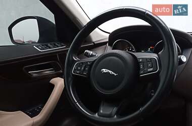 Внедорожник / Кроссовер Jaguar F-Pace 2017 в 