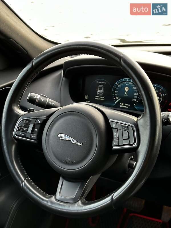 Позашляховик / Кросовер Jaguar F-Pace 2016 в Києві