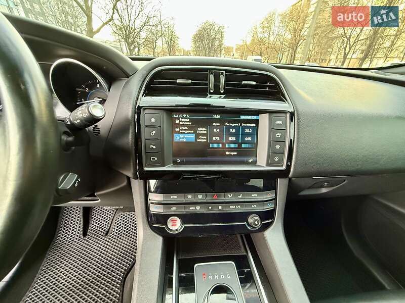 Внедорожник / Кроссовер Jaguar F-Pace 2016 в Одессе фото 13 Внедорожник / Кроссовер Jaguar F-Pace 2016 в Одессе