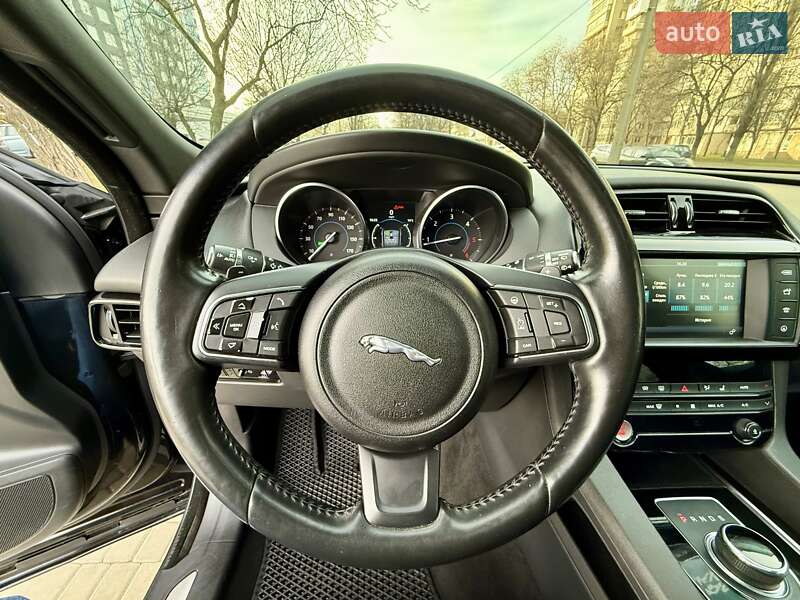 Внедорожник / Кроссовер Jaguar F-Pace 2016 в Одессе фото 16 Внедорожник / Кроссовер Jaguar F-Pace 2016 в Одессе