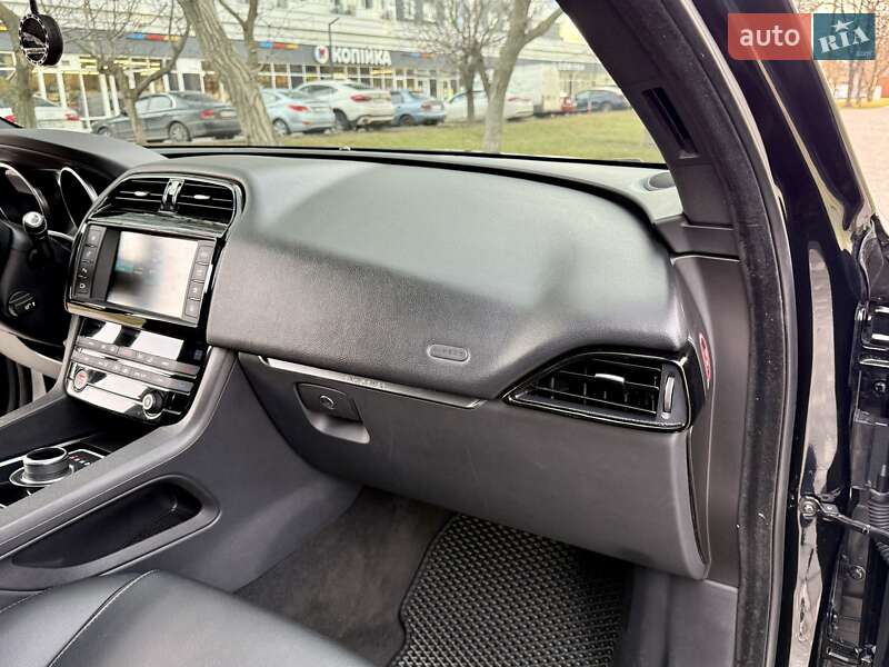 Позашляховик / Кросовер Jaguar F-Pace 2016 в Одесі фото 28 Позашляховик / Кросовер Jaguar F-Pace 2016 в Одесі