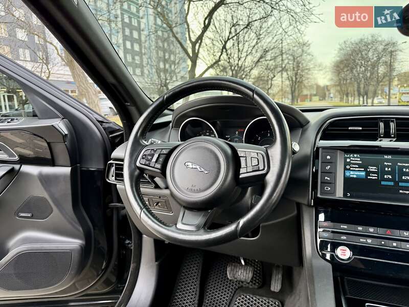 Внедорожник / Кроссовер Jaguar F-Pace 2016 в Одессе фото 91 Внедорожник / Кроссовер Jaguar F-Pace 2016 в Одессе