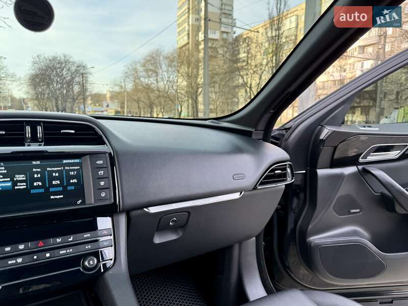Позашляховик / Кросовер Jaguar F-Pace 2016 в Одесі фото 96 Позашляховик / Кросовер Jaguar F-Pace 2016 в Одесі