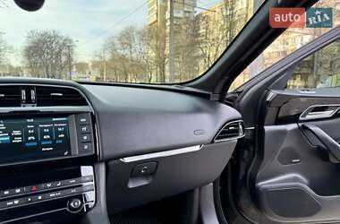 Внедорожник / Кроссовер Jaguar F-Pace 2016 в 