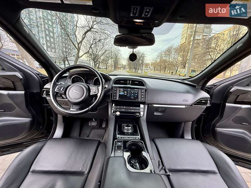 Внедорожник / Кроссовер Jaguar F-Pace 2016 в Одессе фото 97 Внедорожник / Кроссовер Jaguar F-Pace 2016 в Одессе