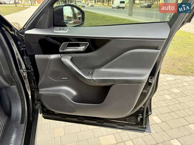 Внедорожник / Кроссовер Jaguar F-Pace 2016 в Одессе фото 103 Внедорожник / Кроссовер Jaguar F-Pace 2016 в Одессе