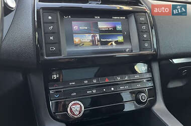 Позашляховик / Кросовер Jaguar F-Pace 2018 в 