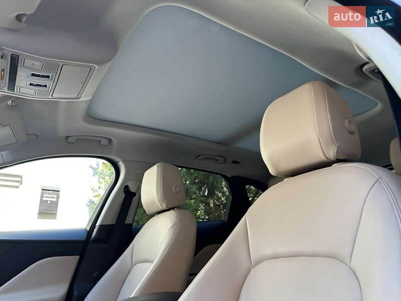 Позашляховик / Кросовер Jaguar F-Pace 2017 в Полтаві