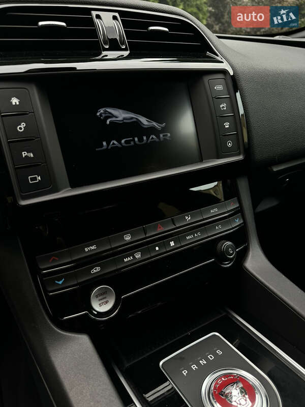 Внедорожник / Кроссовер Jaguar F-Pace 2016 в Ивано-Франковске