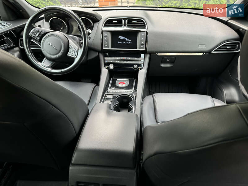 Внедорожник / Кроссовер Jaguar F-Pace 2016 в Ивано-Франковске