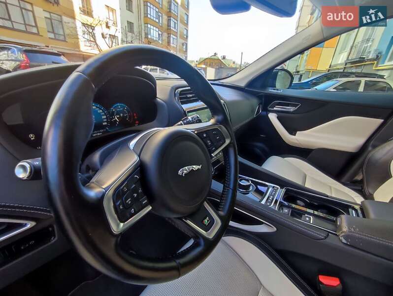 Внедорожник / Кроссовер Jaguar F-Pace 2017 в Ивано-Франковске