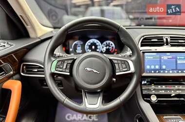Внедорожник / Кроссовер Jaguar F-Pace 2017 в 