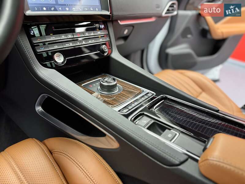 Позашляховик / Кросовер Jaguar F-Pace 2017 в Києві фото 44 Позашляховик / Кросовер Jaguar F-Pace 2017 в Києві
