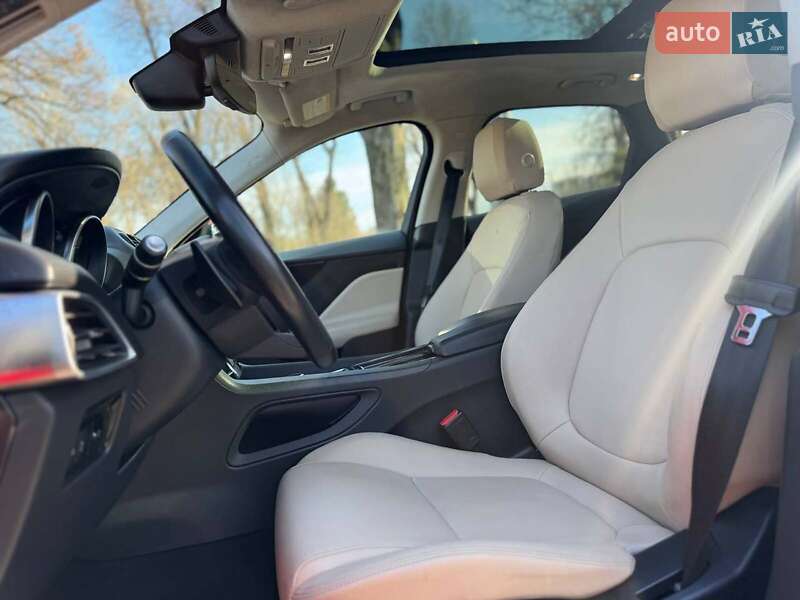 Внедорожник / Кроссовер Jaguar F-Pace 2018 в Киеве
